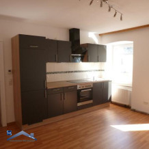 Passau Mitte 2 Zimmer Whg. mit großer Wohnküche und EBK im 1. OG mit Blick, als 2er WG geeignet